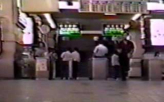 1987年の秋葉原昭和通り改札 VIDEO LNN